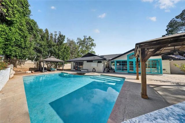 20001 Hiawatha Street, Chatsworth, CA 91311