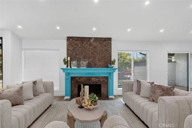 20001 Hiawatha Street, Chatsworth, CA 91311