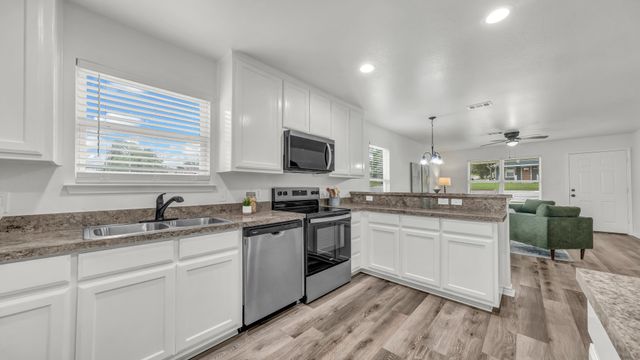 1415 N Elm Street, Weatherford, TX 76086