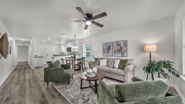 1415 N Elm Street, Weatherford, TX 76086