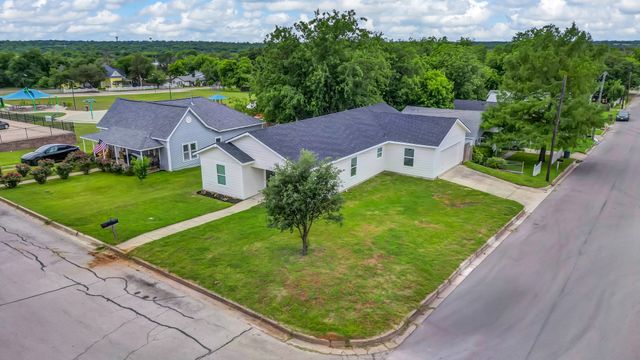 1415 N Elm Street, Weatherford, TX 76086