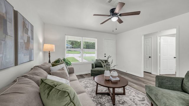 1415 N Elm Street, Weatherford, TX 76086