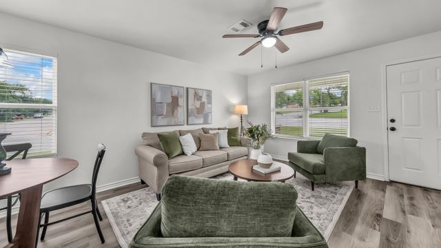 1415 N Elm Street, Weatherford, TX 76086