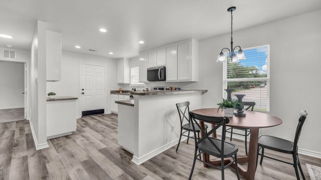 1415 N Elm Street, Weatherford, TX 76086