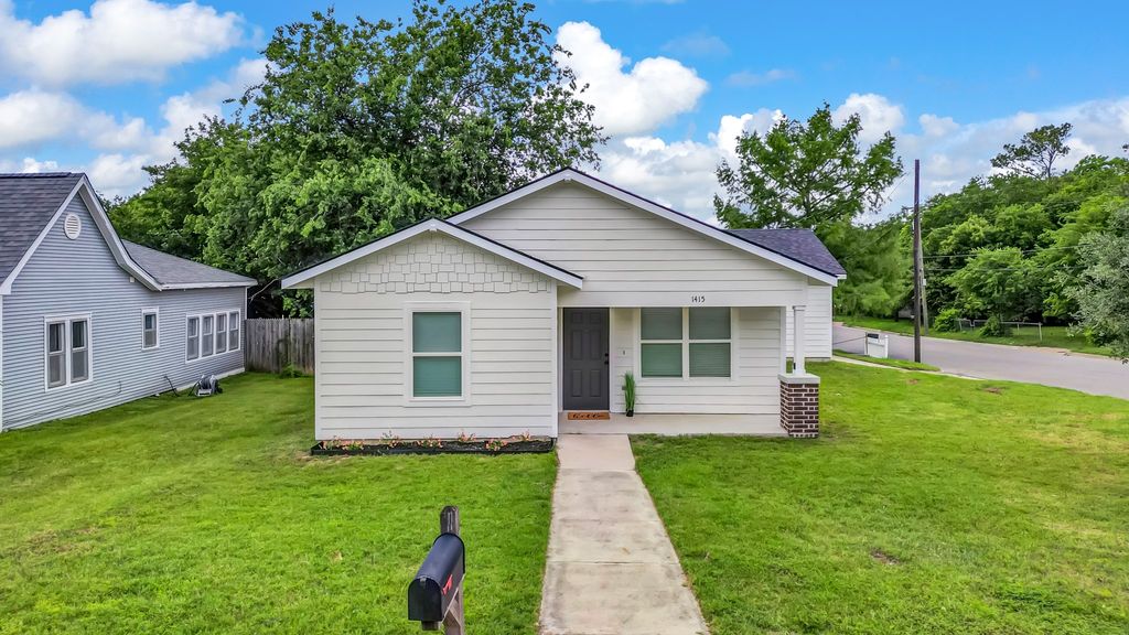 1415 N Elm Street, Weatherford, TX 76086