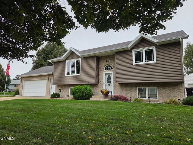 1718 Billings Drive, Bismarck, ND 58504 property photo