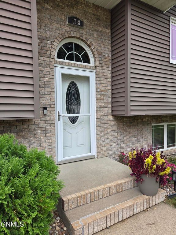 1718 Billings Drive, Bismarck, ND 58504 photo 3