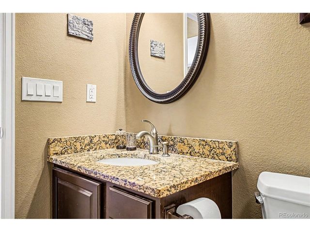 5814 S Danube St, Aurora, CO 80015