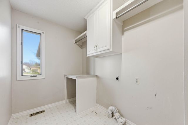 1367 N Hickory Creek ct, Wichita, KS 67235
