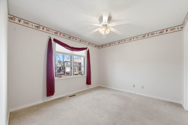 1367 N Hickory Creek ct, Wichita, KS 67235