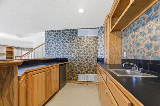 1367 N Hickory Creek ct, Wichita, KS 67235