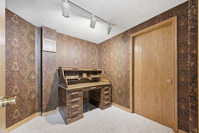 1367 N Hickory Creek ct, Wichita, KS 67235