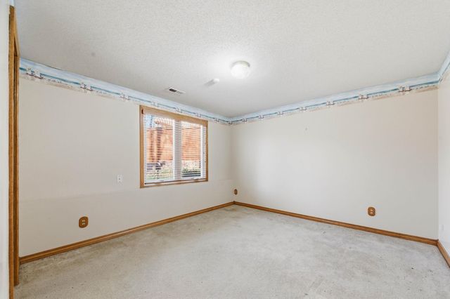 1367 N Hickory Creek ct, Wichita, KS 67235