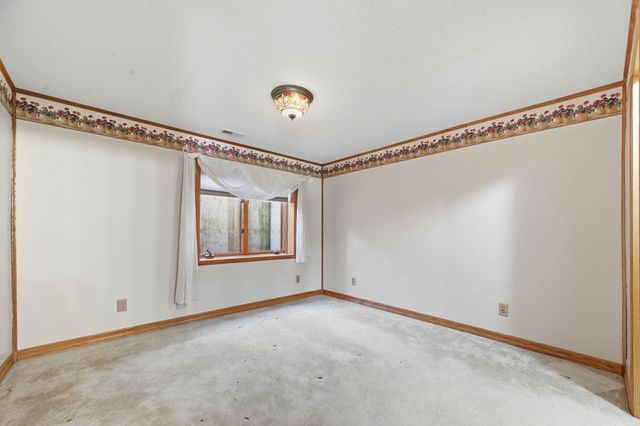 1367 N Hickory Creek ct, Wichita, KS 67235