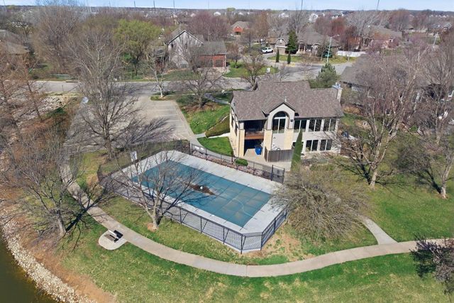 1367 N Hickory Creek ct, Wichita, KS 67235