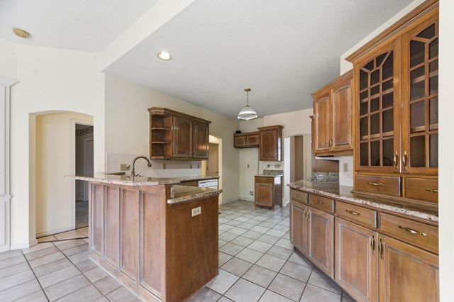 1367 N Hickory Creek ct, Wichita, KS 67235