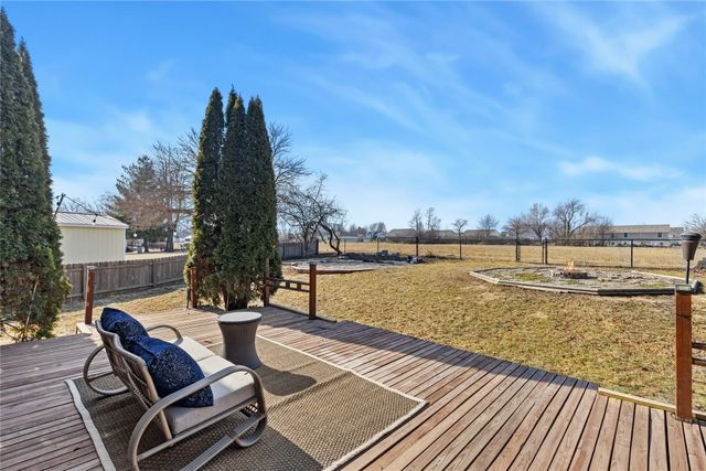 1205 Lancaster Way, Indianola, IA 50125