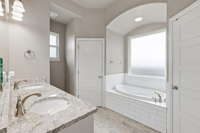3312 Arrow Creek Drive, Granbury, TX 76049