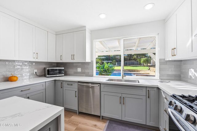 952 Carefree Drive, Simi Valley, CA 93065