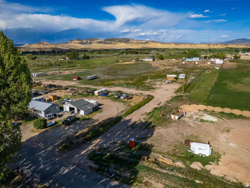 Image 12 of property listing at 2208 N 250 W, Vernal, UT 84078