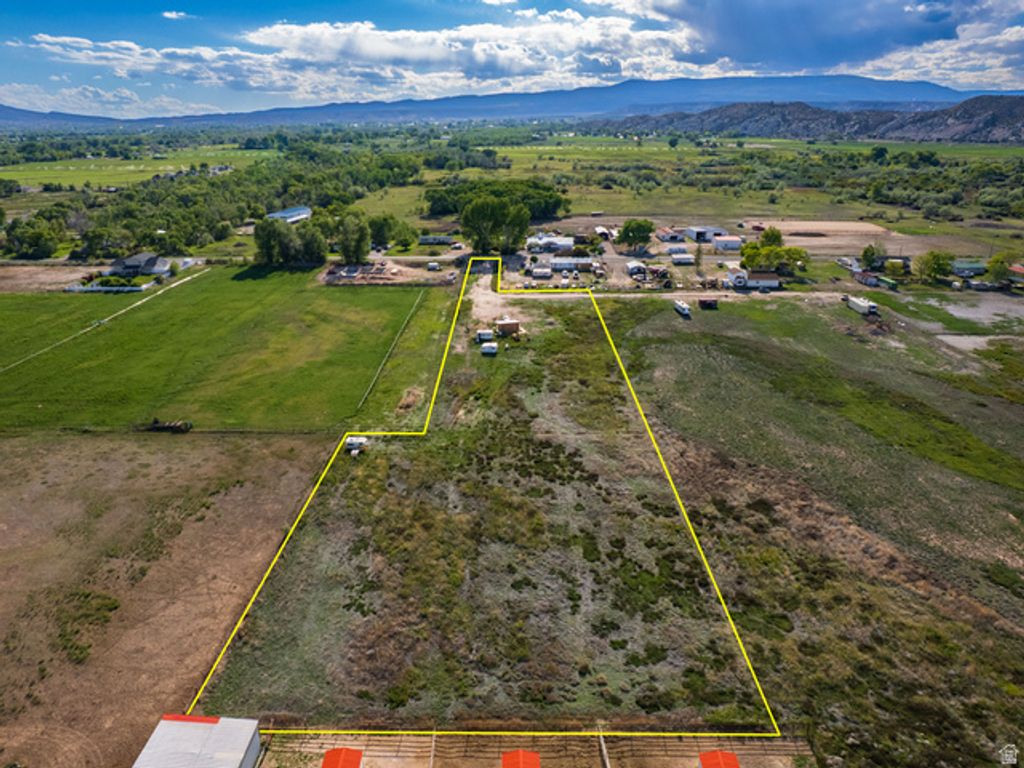 Image 3 of property listing at 2208 N 250 W, Vernal, UT 84078