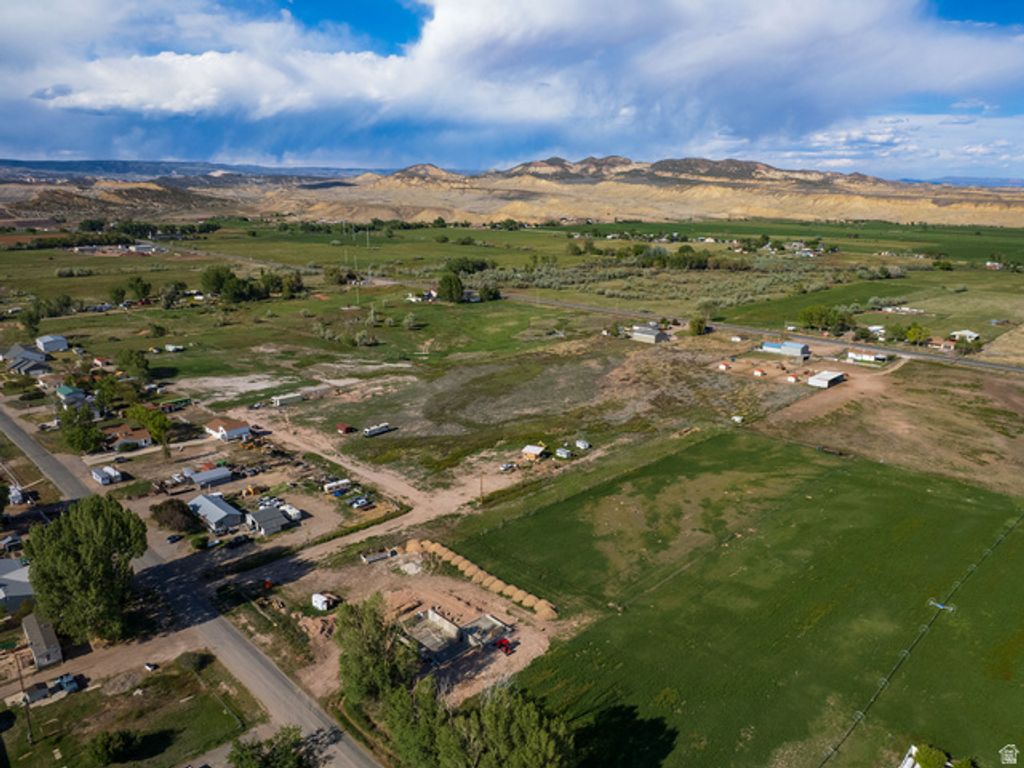 Image 4 of property listing at 2208 N 250 W, Vernal, UT 84078