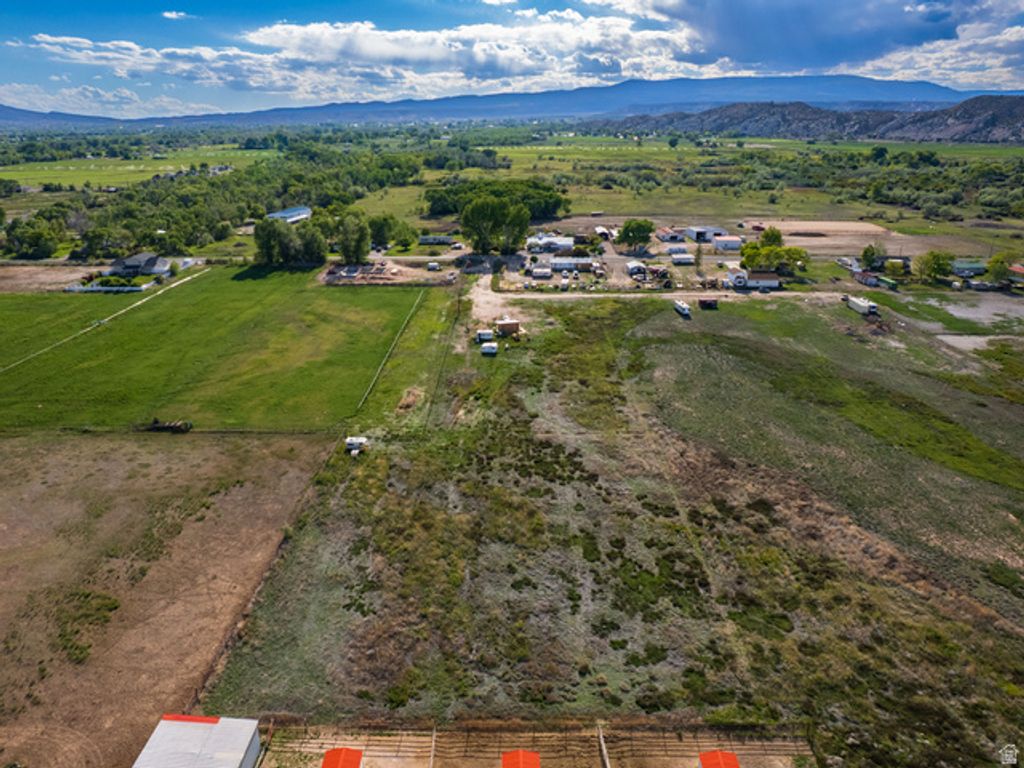 Image 5 of property listing at 2208 N 250 W, Vernal, UT 84078