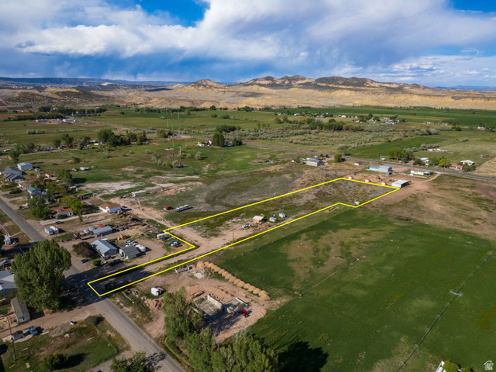 Image 6 of property listing at 2208 N 250 W, Vernal, UT 84078