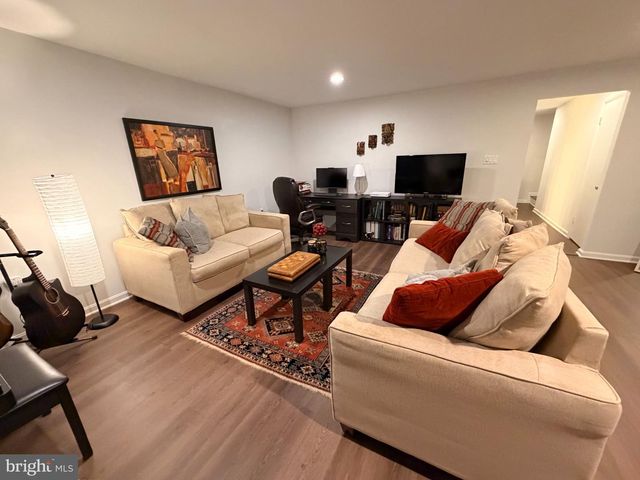8834 SURVEYORS PL, Springfield, VA 22151