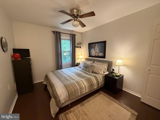 8834 SURVEYORS PL, Springfield, VA 22151