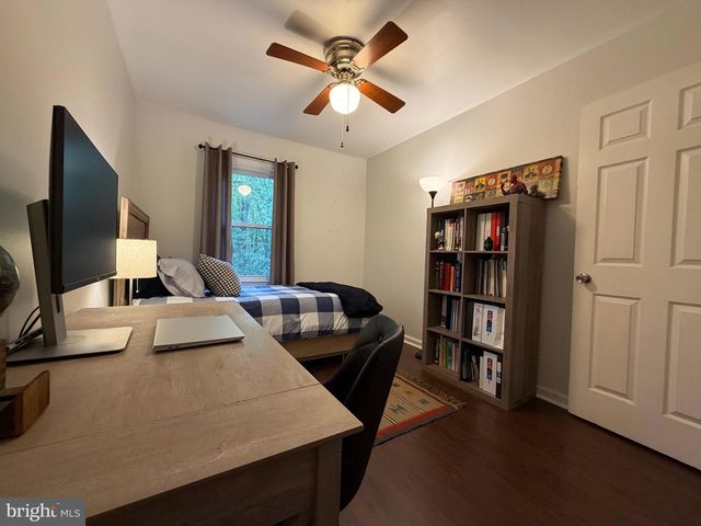 8834 SURVEYORS PL, Springfield, VA 22151