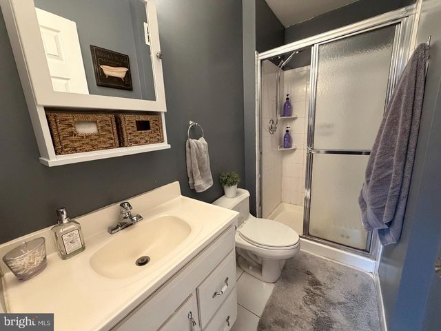 8834 SURVEYORS PL, Springfield, VA 22151
