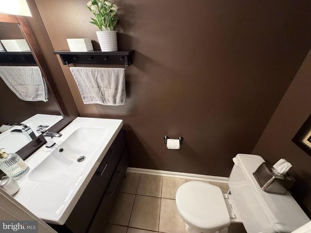 8834 SURVEYORS PL, Springfield, VA 22151