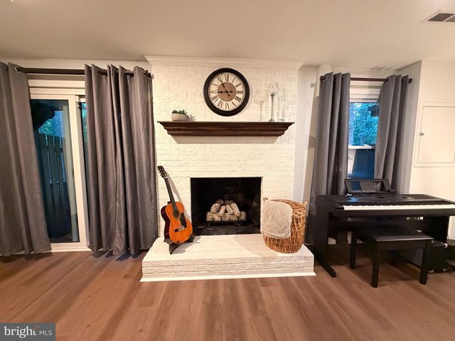 8834 SURVEYORS PL, Springfield, VA 22151