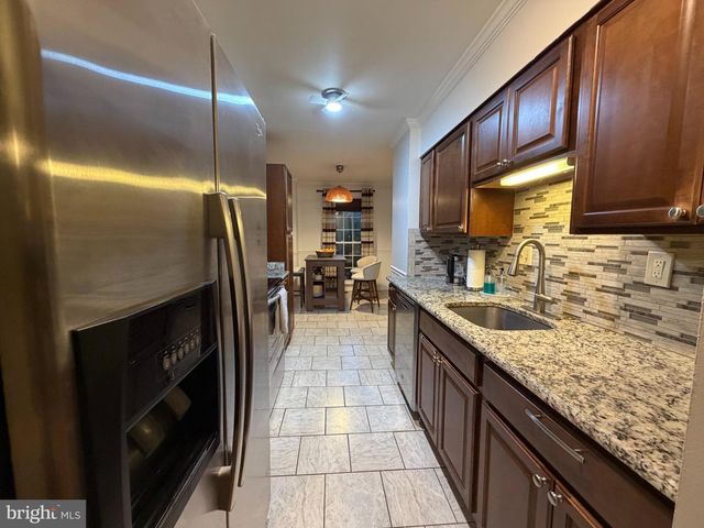 8834 SURVEYORS PL, Springfield, VA 22151