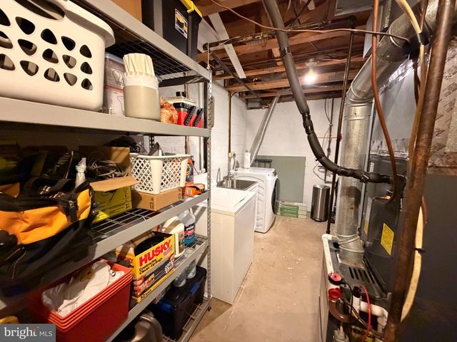 8834 SURVEYORS PL, Springfield, VA 22151