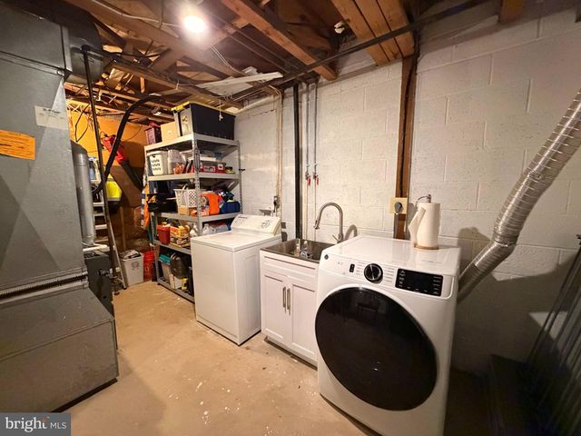8834 SURVEYORS PL, Springfield, VA 22151