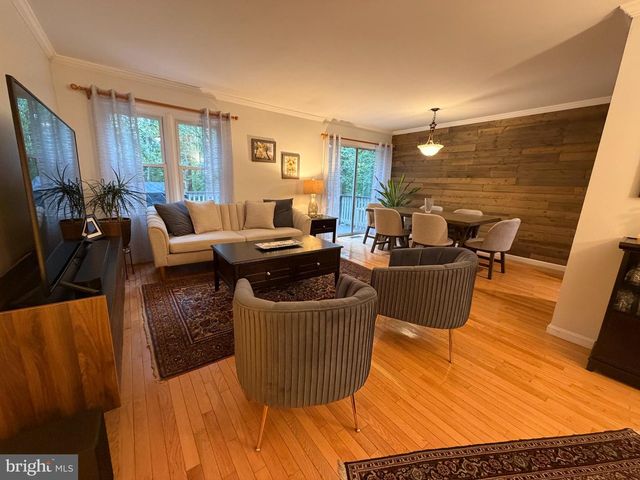 8834 SURVEYORS PL, Springfield, VA 22151