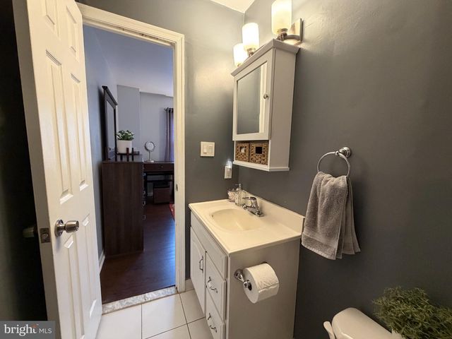 8834 SURVEYORS PL, Springfield, VA 22151