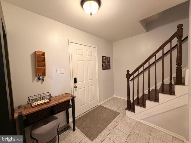 8834 SURVEYORS PL, Springfield, VA 22151