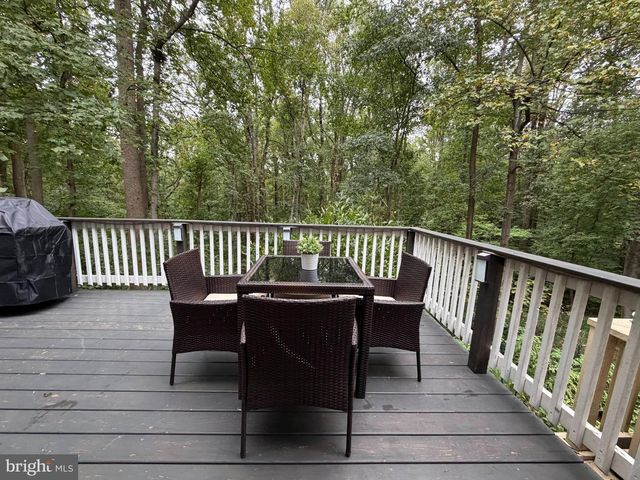 8834 SURVEYORS PL, Springfield, VA 22151