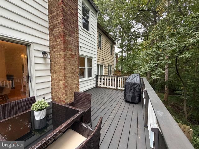 8834 SURVEYORS PL, Springfield, VA 22151