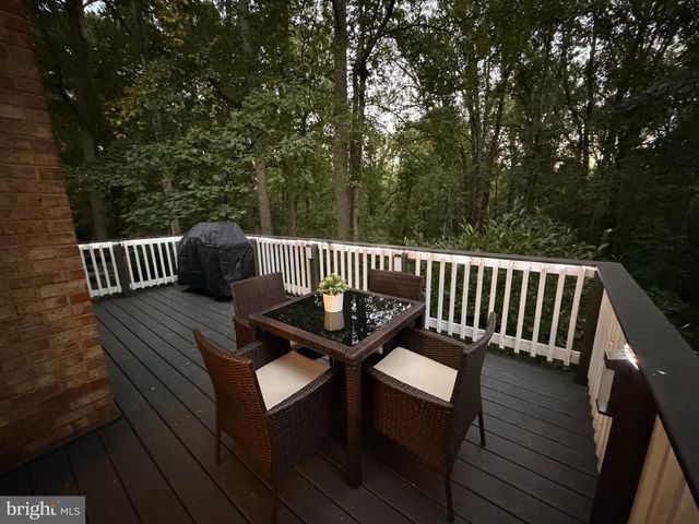 8834 SURVEYORS PL, Springfield, VA 22151