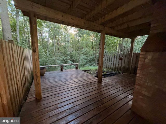 8834 SURVEYORS PL, Springfield, VA 22151