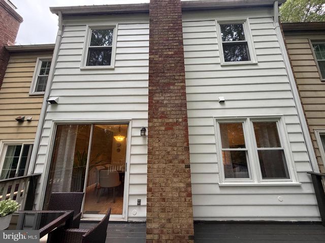 8834 SURVEYORS PL, Springfield, VA 22151