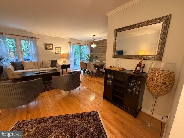8834 SURVEYORS PL, Springfield, VA 22151