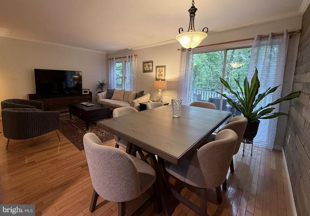 8834 SURVEYORS PL, Springfield, VA 22151