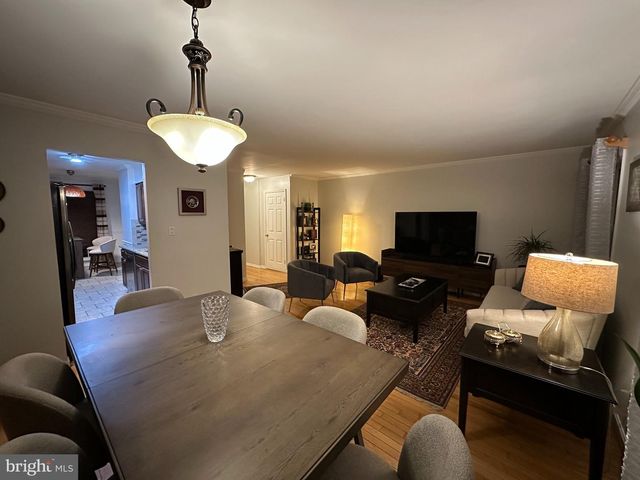 8834 SURVEYORS PL, Springfield, VA 22151