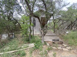 299 N Loop Dr, Blanco, TX 78606