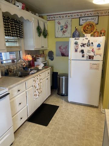 510 1st St, Lawrenceburg, TN 38464